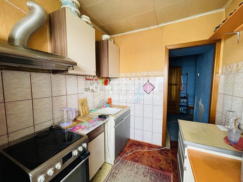 2-комнатная квартира, улица 1-я Линия,8