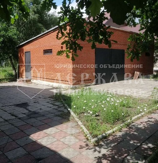 Дом, Асфальтная улица,5