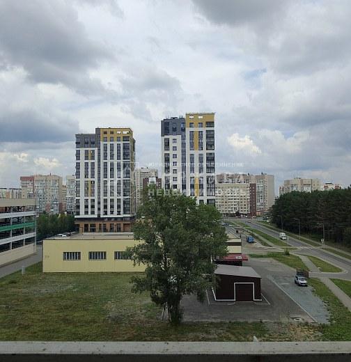 4-комнатная квартира, Институтская улица 28