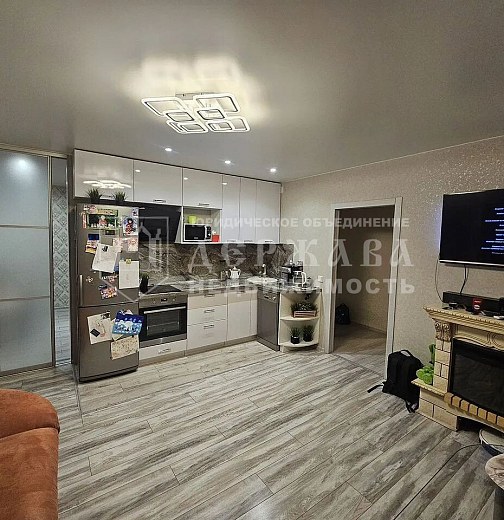 3-комнатная квартира, улица Металлистов 9