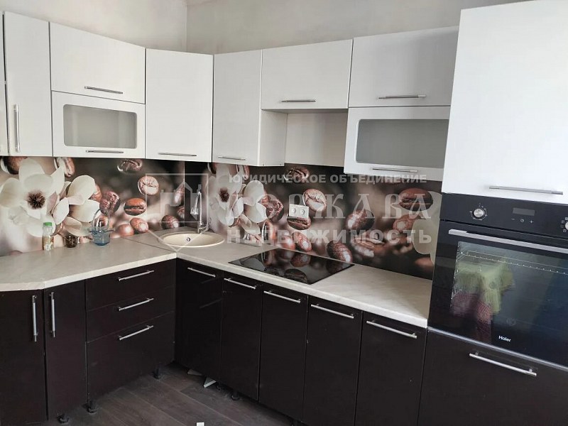 3-комнатная квартира, улица Лукиянова 21