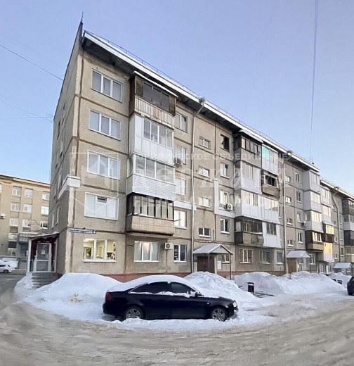 3-комнатная квартира, Институтская улица 4