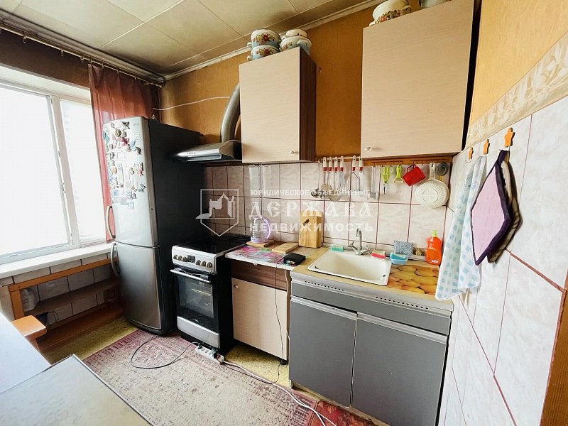 2-комнатная квартира, улица 1-я Линия,8