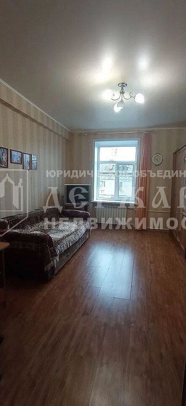 3-комнатная квартира, Ленинградская улица 40