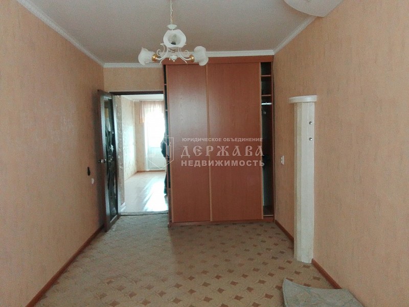 2-комнатная квартира, улица Максименко 24