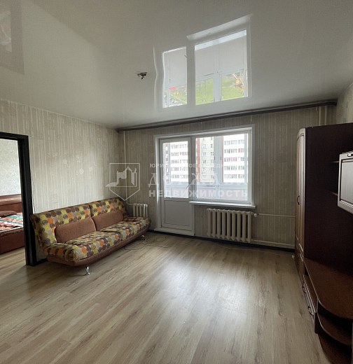 3-комнатная квартира, улица Авроры,10
